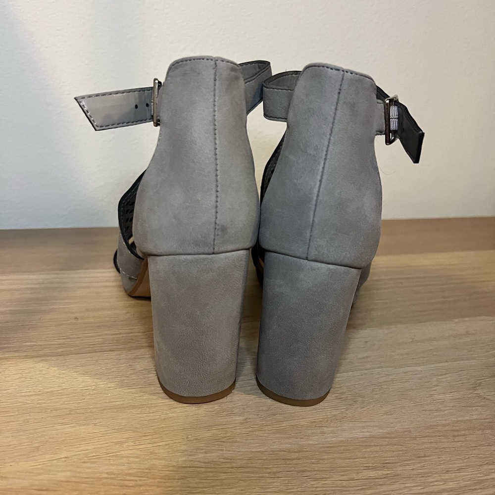 Euc Size 7.5 Block Heel - image 4